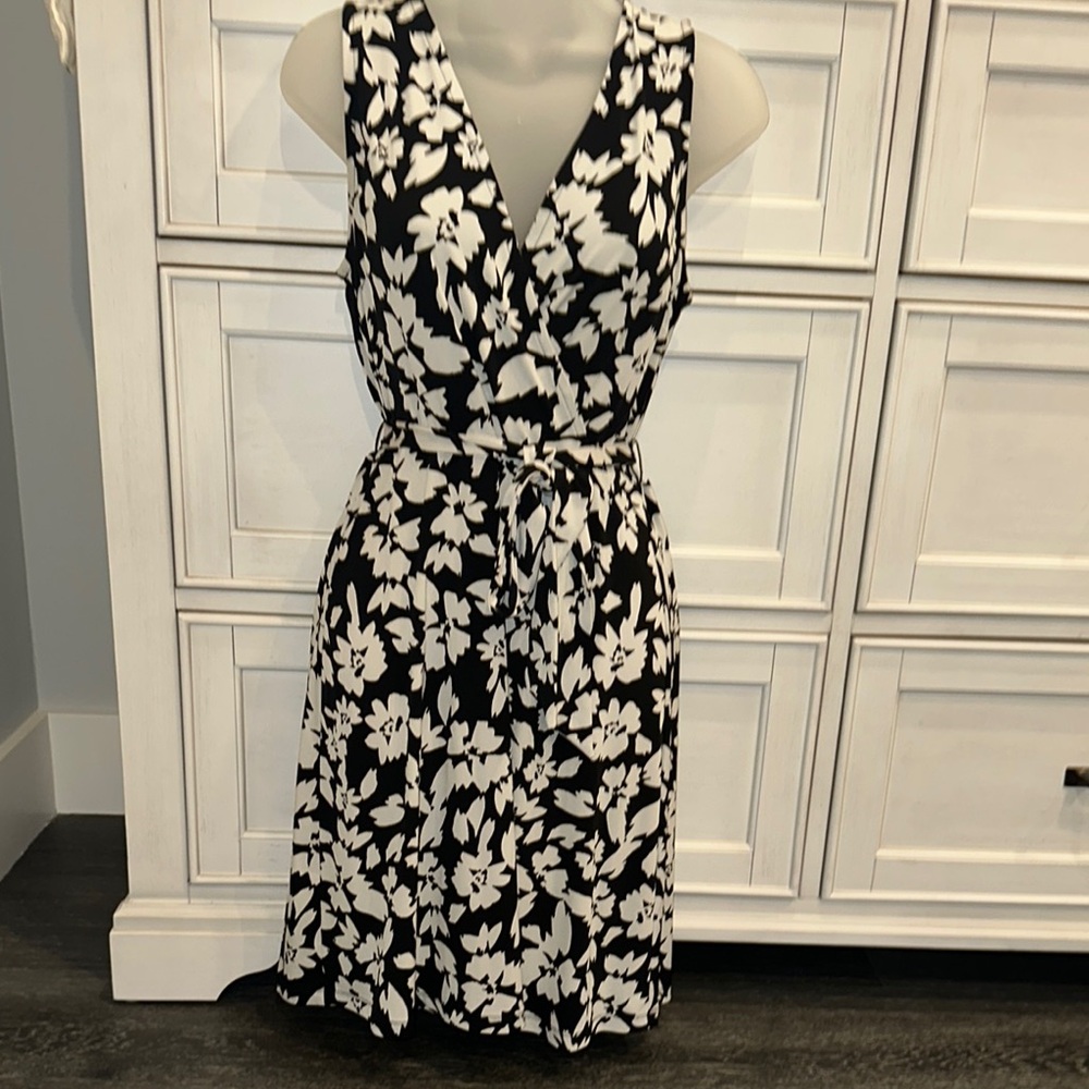 LOFT Black and White Flattering Sleeveless Midi Dress